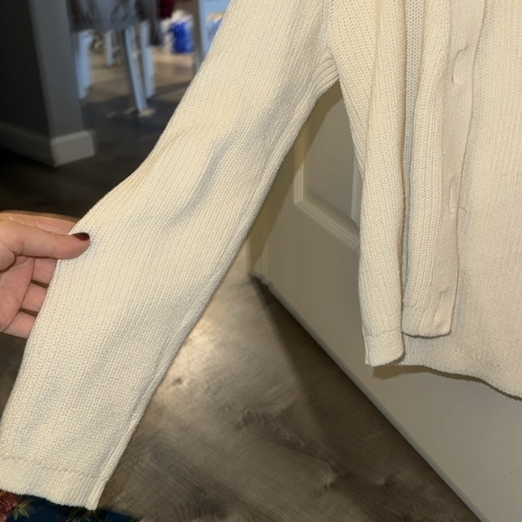 Cropped button up knit sweater. - Picture 4 of 5